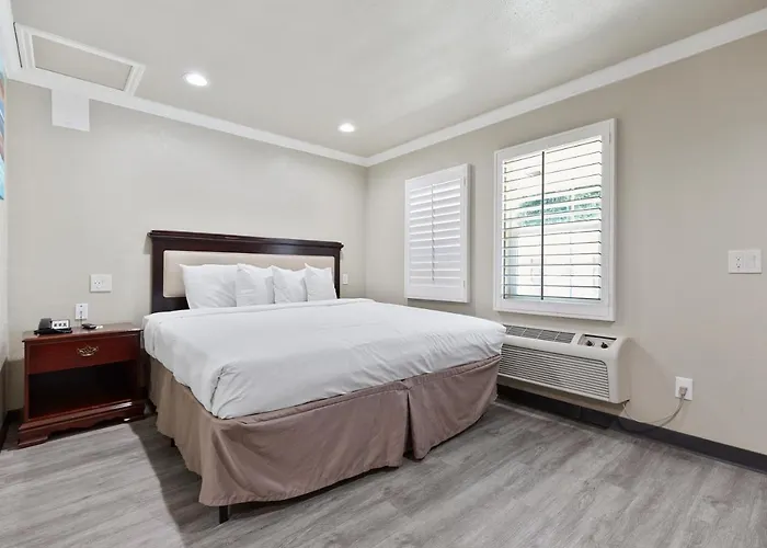 Le Blanc Inn & Suites